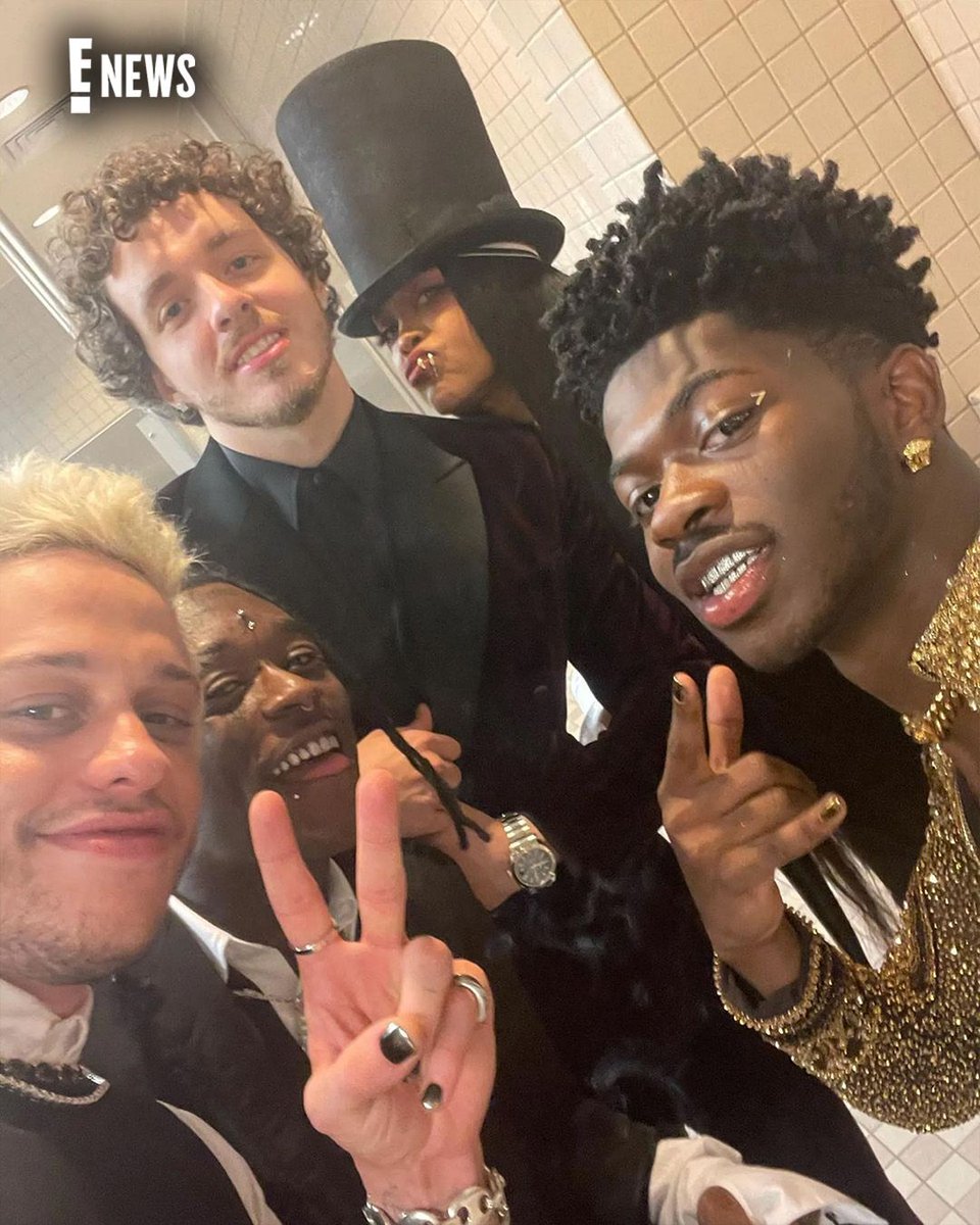 E! News tweet media