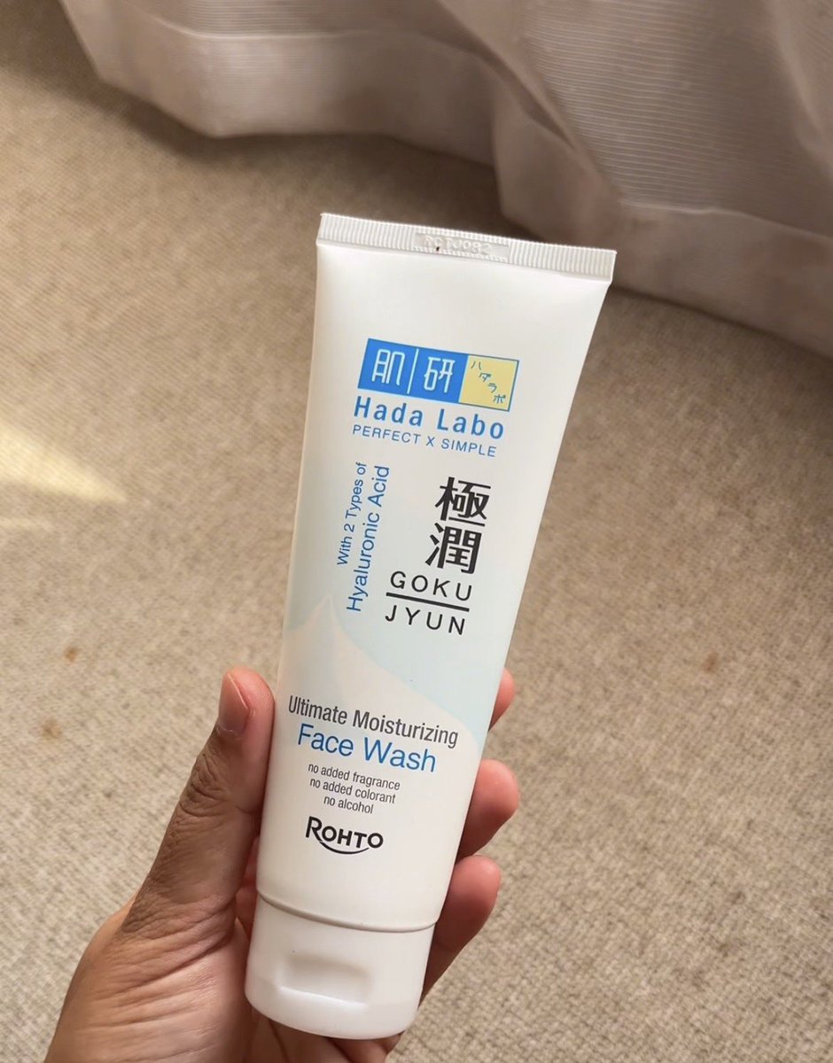 haloelyyaa's tweet photo. @tanyakanrl Andalankuu dari dulu ga bikin kulit kering/ketarik. 
Wajah breakout pake ini lumayan membaik 
Kemarin beli disini ada diskon
https://t.co/dDn3vz4Hmp https://t.co/TyuEUH3jyt