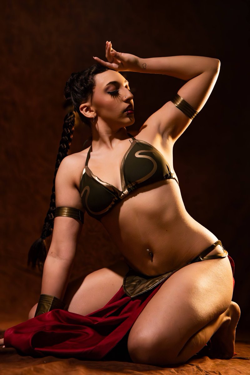 Cosplay Deviants tweet media
