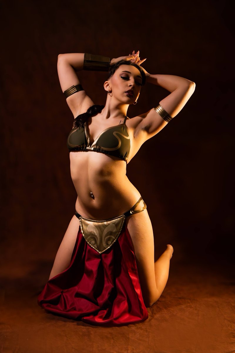 Cosplay Deviants tweet media