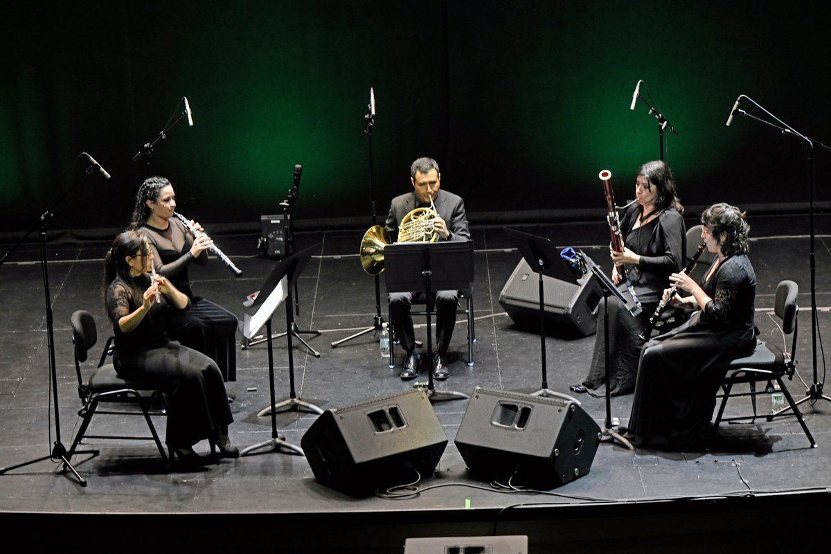 CChCValdivia's tweet photo. 🎭 Socios de la #CChC #ValdiviaCL disfrutaron del Concierto Grandes Melodías del Ballet y la Ópera, interpretadas por el Quinteto Sinfonía de Vientos del Teatro Municipal de Santiago.
🎶El concierto fue realizado en el contexto de la celebración de los 75 años de la CChC. https://t.co/Xbpge4YyCp