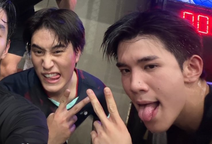 thanking the yaoi gods for blessing us with 4may before the day ends