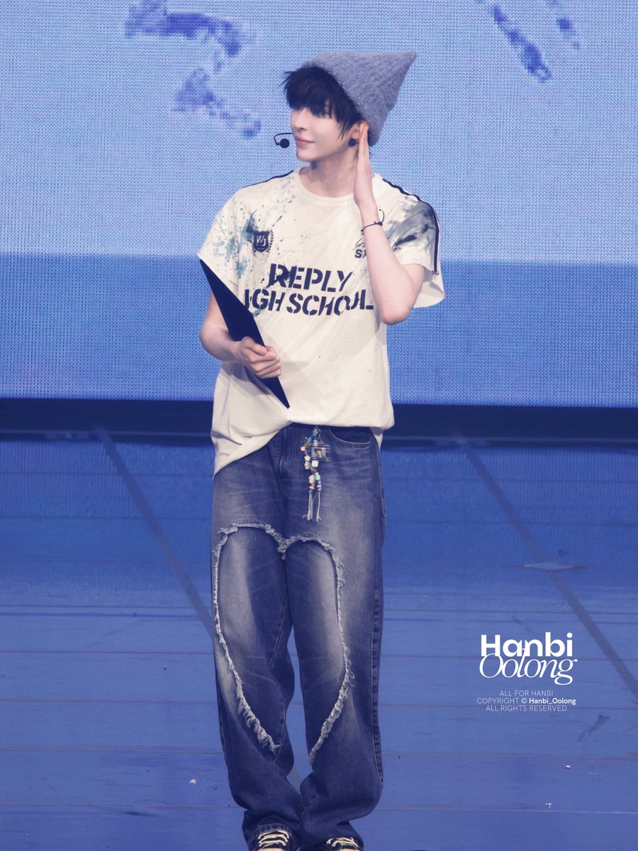 Hanbi | FM in Seoul Day3
🐱🦈

#한비 #HANBI
#SMTR25
#FanMeetingTour #GraduationTrip #SMTR25_FM_TOUR_GraduationTrip
#GraduationTripSeoul