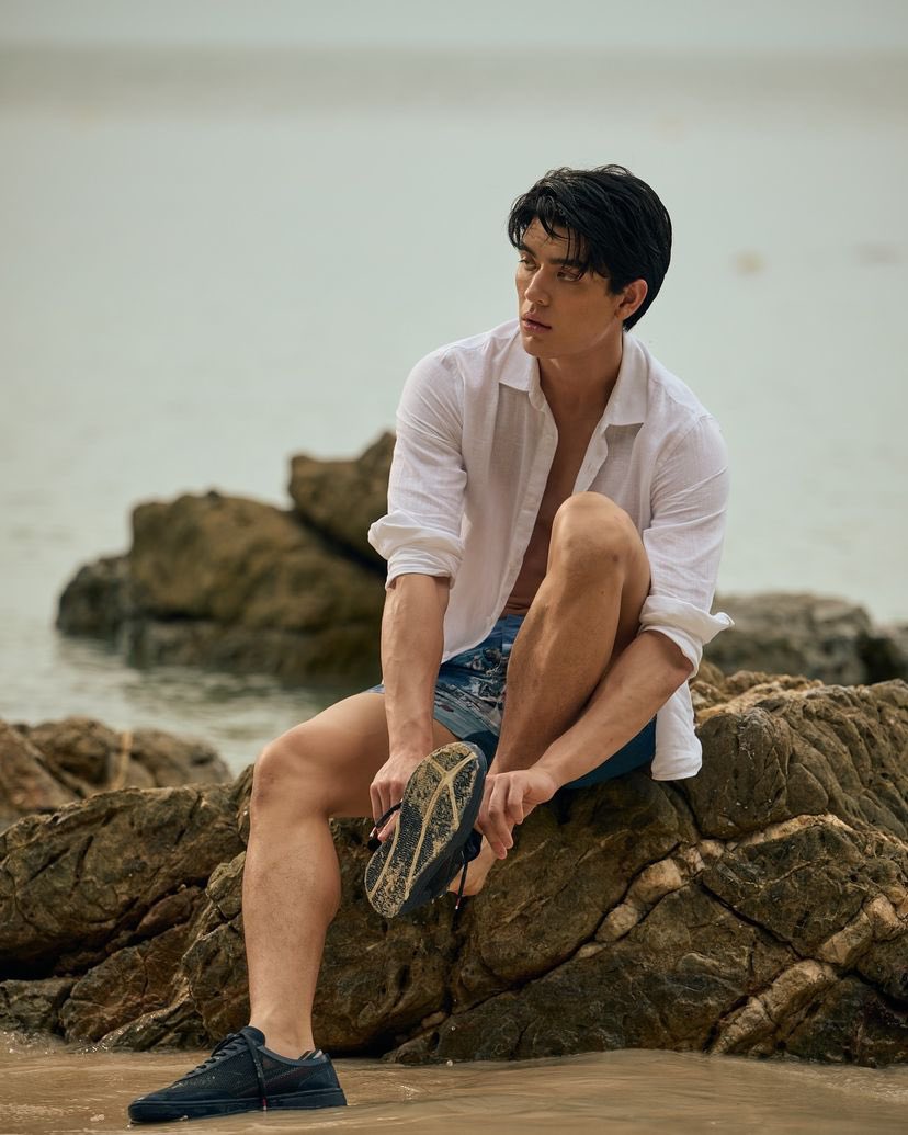 ใครจะชอบใคร ใครจะว่าเคมีคู่ไหนดี ก็ว่าไปเถอะ ถ้า MGB พระเอกไม่ใช่จอส เวอาห์ ก็อาจจะยัง 

ฉันดูซีรีส์วายมาเป็น สิบๆปี ดูมาหลายสิบเรื่อง ยอมใจให้เมะคนนี้ แค่คนเดียว 

#JossWayar