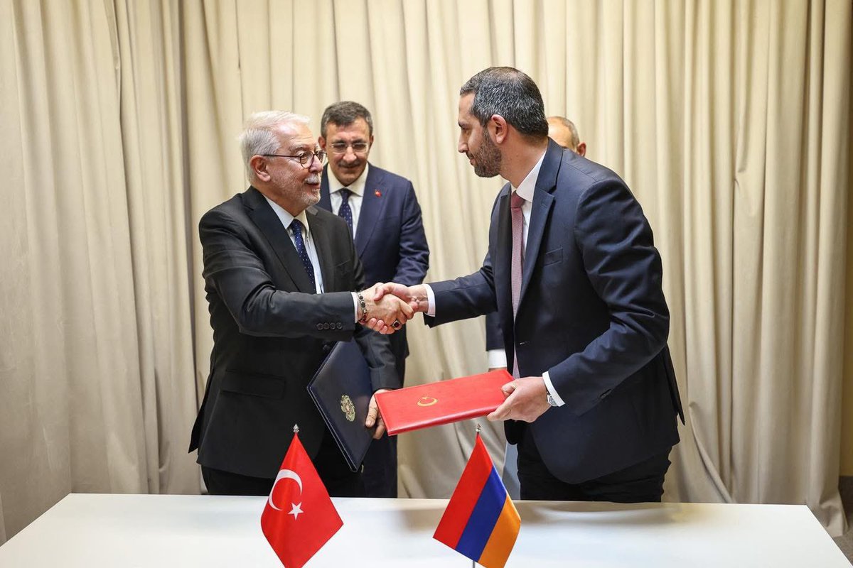 RubenRubinyan's tweet photo. Signed a protocol on joint restoration of the historic Ani (Silk Road) Bridge on the 🇦🇲-🇹🇷 border with my counterpart @serdarkilic9 in the presence of PM Nikol Pashinyan and VP Cevdet Yılmaz in Yerevan. This will boost tourism for both sides. https://t.co/mwxOCrUnw0