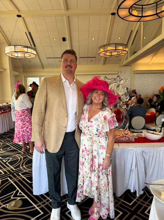 IeuterInsurance's tweet image. Hats off to The Arc of Midland for the fun and fashionable Derby Funday event they hosted this weekend. Vicky even ran into a two-time Superbowl champ. We were proud to be supporters of this fun fundraiser! 🐎
 #LoveWhereYouLive #SupportLocal #YourFriendsInTheInsuranceBusiness