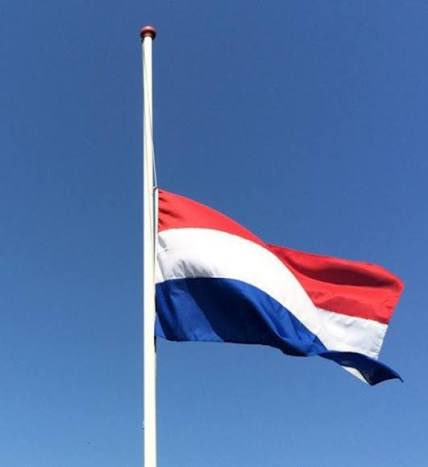 TB___'s tweet photo. #dodenherdenking #4mei #4en5mei https://t.co/fkI7bBehvp