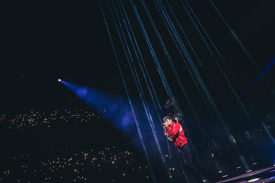 iconic Louis Tomlinson posts tweet media