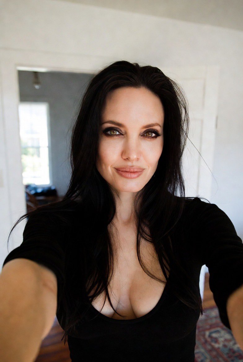 Angelina Jolie tweet media