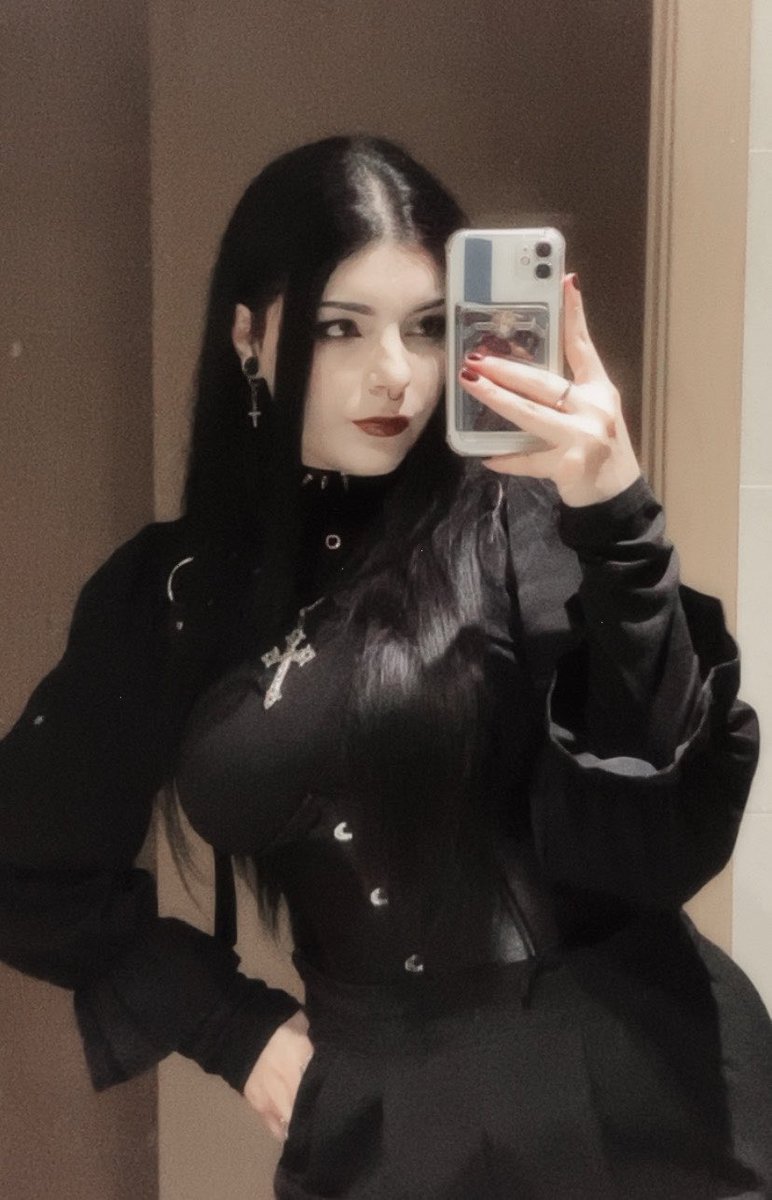 livi ༊*·˚ tweet media