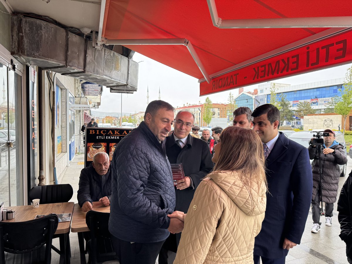 nazimmsaglam's tweet photo. 81 ilde eş zamanlı saha çalışmamız kapsamında,
Cumhuriyet Halk Partisi Gölbaşı İlçe Başkanlığı olarak ilçemizde vatandaşlarımızla bir araya geldik. https://t.co/AZPYmEPZZm