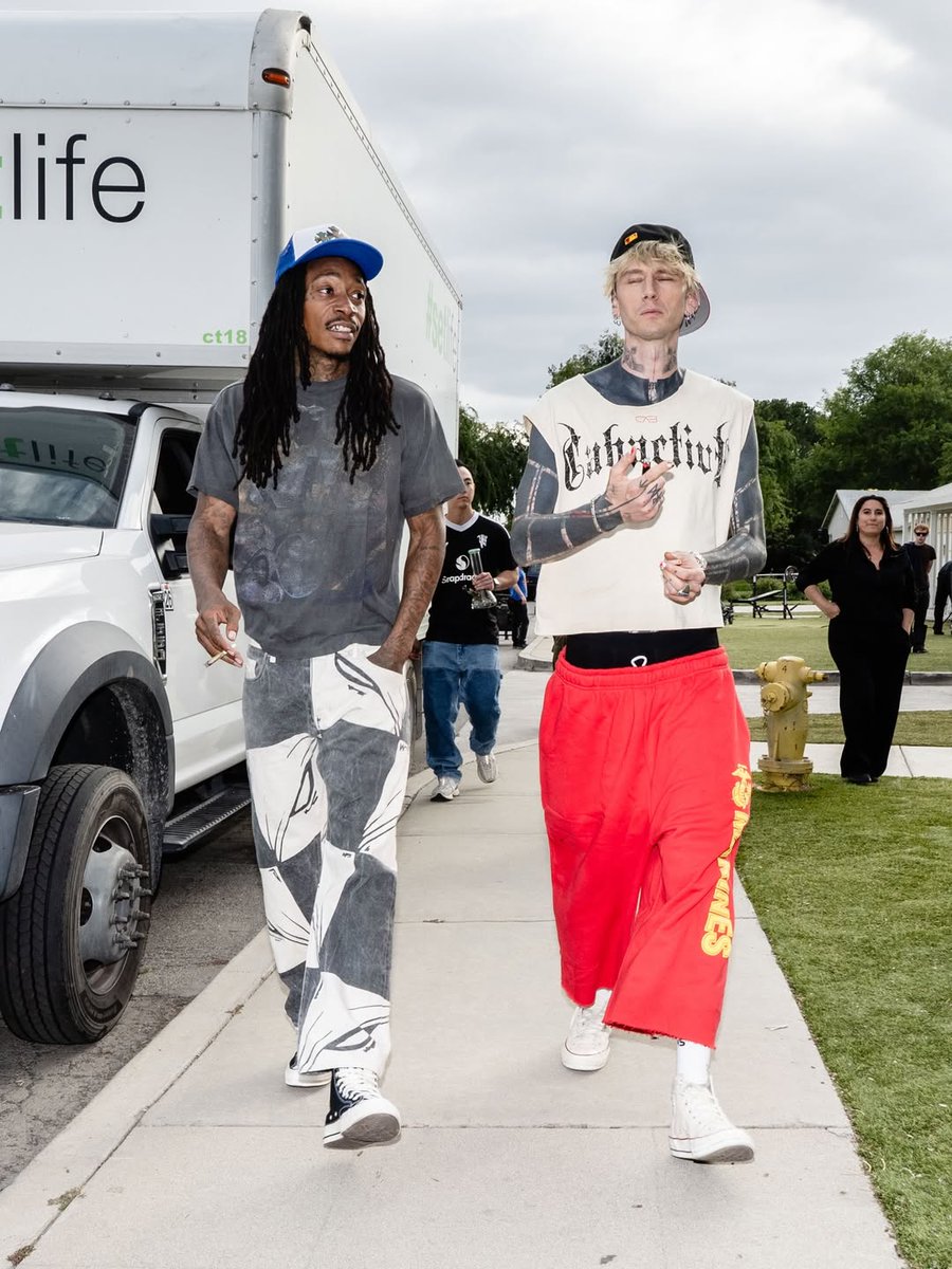 MGKSpain's tweet photo. MGK X Wiz Khalifa 🔥 https://t.co/zxnsoeeE1v