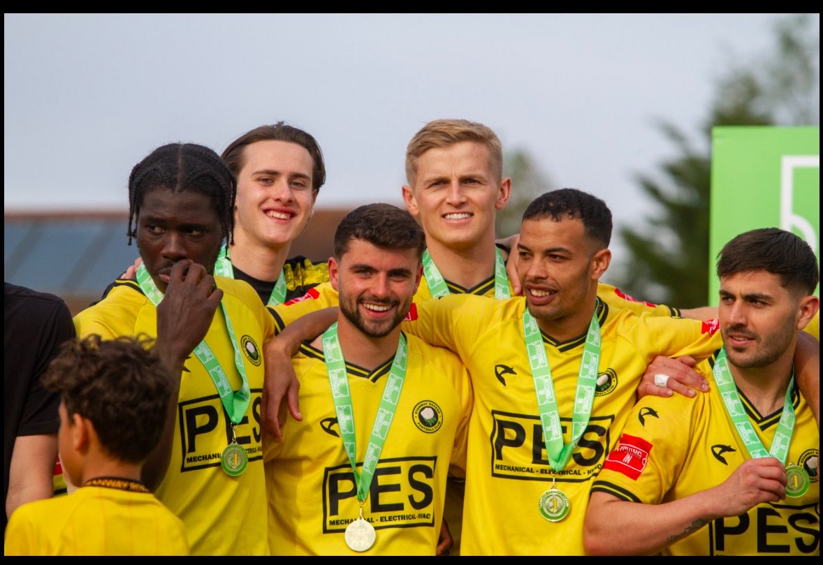 OllieFraser77's tweet photo. Proud to of been a part in this historic promotion with @StanwayRovers 🏆 https://t.co/WjESwa48c5