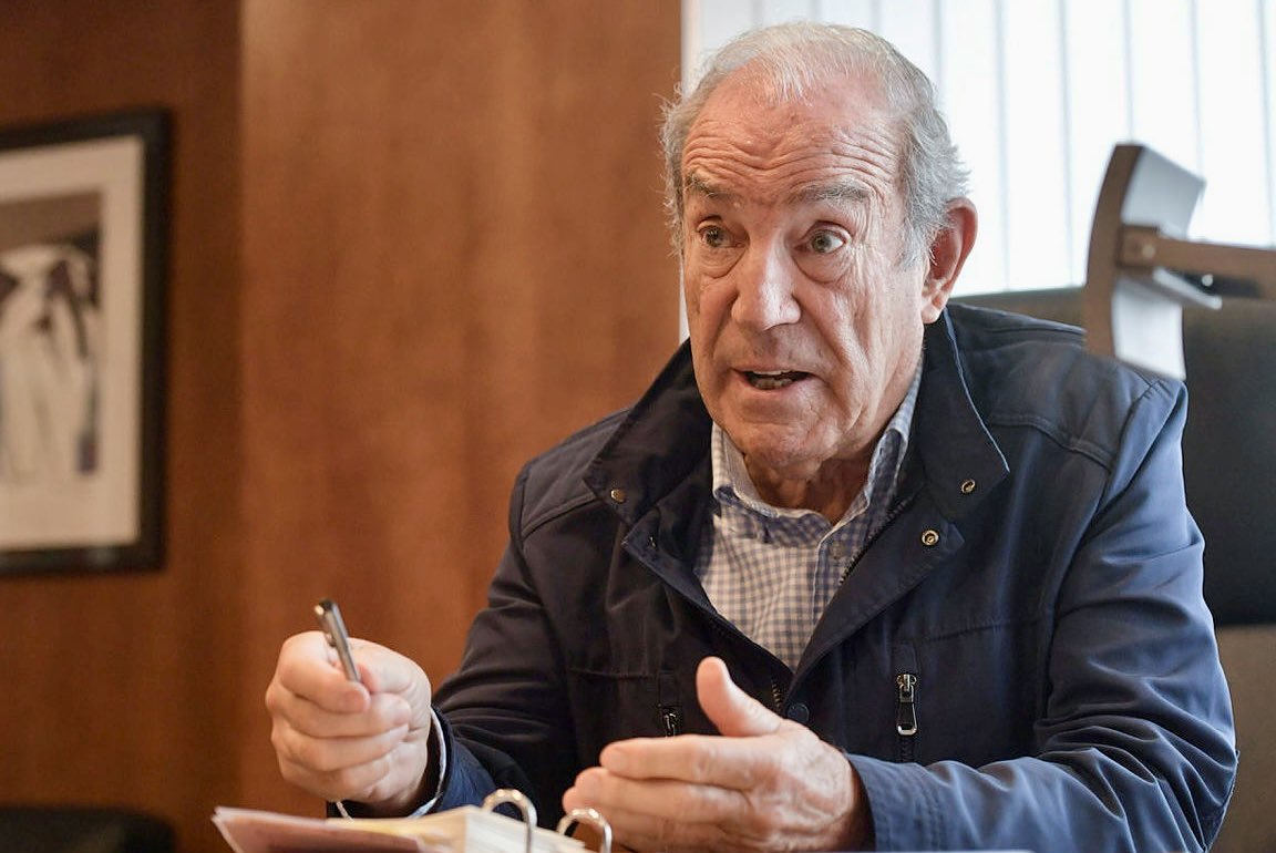 ehbildu's tweet photo. Agur eta ohore al lehendakari Carlos Garaikoetxea. Navarro, abertzale e hijo de Euskal Herria. Uno de los principales actores de nuestra institucionalización moderna y ejemplo de compromiso en el camino de la suma de fuerzas por la soberanía.

Desde la comunidad de EH Bildu, nuestras más sentidas condolencias a sus familiares y amigos, así como a toda la familia política de Eusko Alkartasuna. Lurrak goxo har zaitzala.
