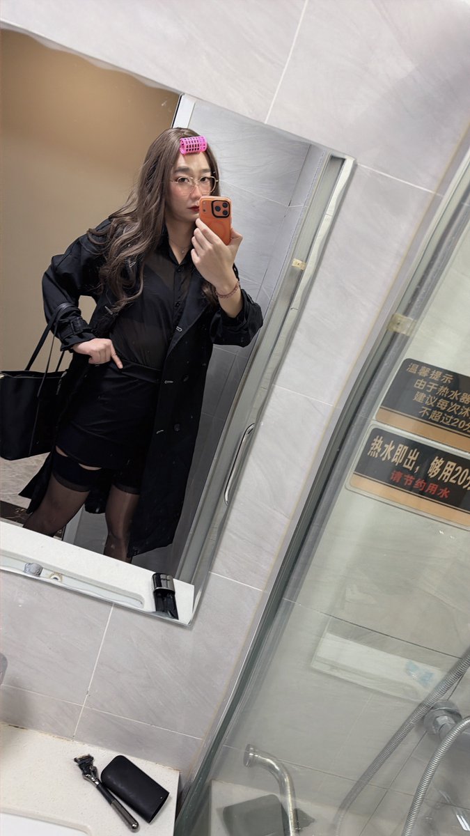 发情的时候就管不了那么多了 就穿这身出门露出了 伪娘 伪娘露出 伪街 Cd 母狗 Ts 贞操锁 雌堕 锁射 露出 Qos 