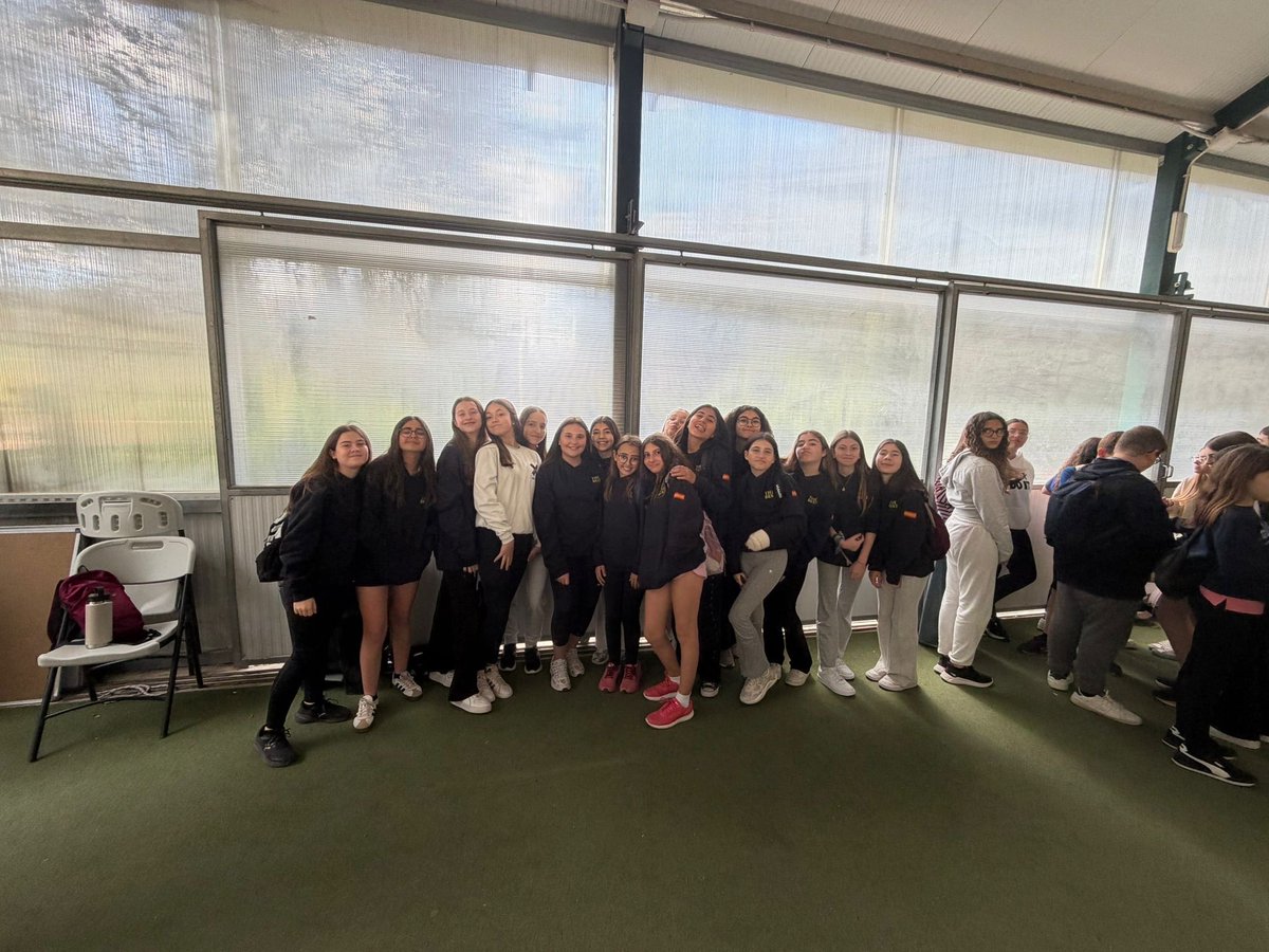 INMERSIÓN LINGÜÍSTICA INGLÉS EN RIOPAR. Los alumnos de 1º de la ESO ya están instalados en el campamento de Riópar, han conocido el entorno y, tras la comida, arrancan con ganas las actividades de la tarde.