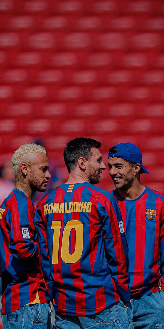 lynxchizzy's tweet image. MSN + the aura of Ronaldinho's #10. 🇧🇷🇦🇷🇺🇾
#Barcelona #MSN