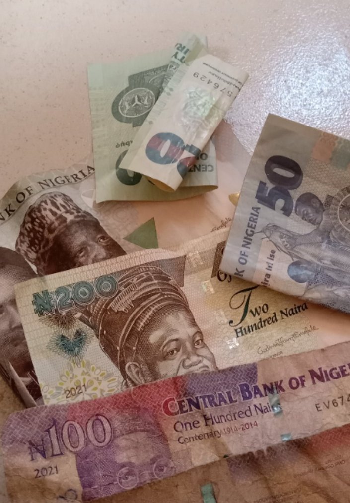 Holar_funixs's tweet photo. @Hania16836 Please what investment can I start with all this money https://t.co/TUlNg38gRm
