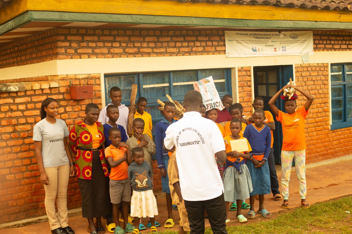 fmiubumuntu's tweet image. Yesterday, through the "Weekend and Holiday Coaching Program," children from FMI “Ubumuntu,” in collaboration with #volunteers, visited a #survivor of the Genocide against the Tutsi 1994 live in Higiro Cell, Nyanza Sector in @GisagaraDistr. What began as a visit became 1/2