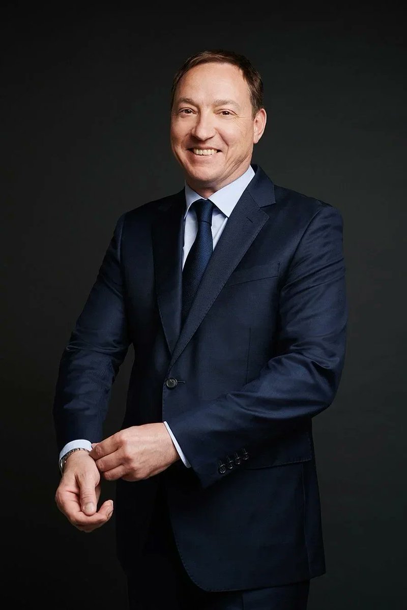 Match_Headshots's tweet photo. In 2026, a professional headshot on LinkedIn isn't just a photo, it's your digital handshake. As virtual networking becomes the norm, investing in a standout image is a strategic move for career growth and credibility. https://t.co/tq2hD4uqJa