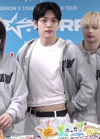 sungaydriver's tweet photo. always showing off his slutty waist 🫩 https://t.co/kBpm1kd5gE