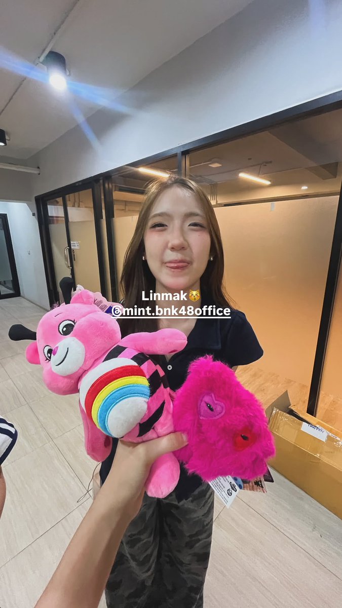 ☆ — update 📲💌 
Instagram 𝘀𝘁𝗼𝗿𝘆 : @ Praew.bnk48.official 👧🏻🎀

Linmak😽
with / #MintBNK48

#PraewBNK48 #BNK48