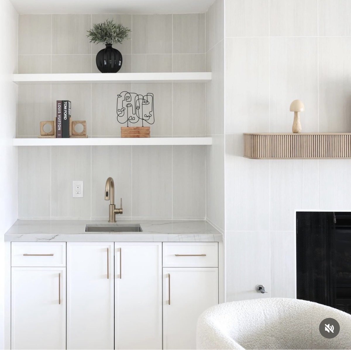 caliber_ca's tweet image. Sometimes the best parts of a home aren’t the big flashy rooms.

They’re the comfy, personal corners you actually use and love.

Custom wet bars are one of those everyday spaces we’re proud to create🤌🏼🍷

.
#homerenovation #homeremodeling #sandiegohomes #newhome #update