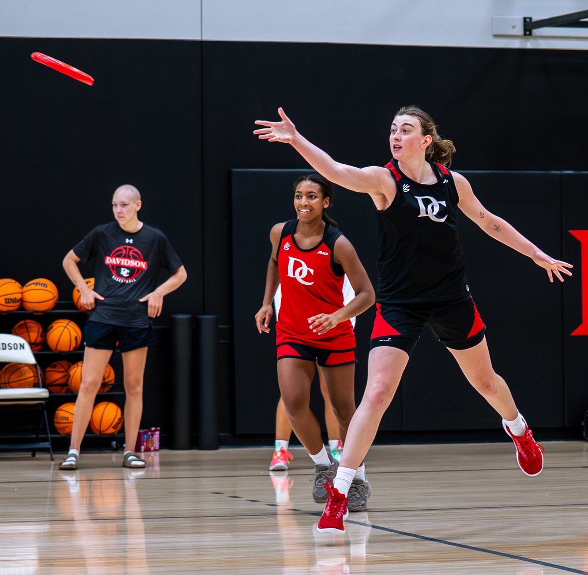 Davidson_WBB's tweet photo. Having some fun on our last day of spring practice 🤪

#ShareShootStifle https://t.co/iThG6FAC50
