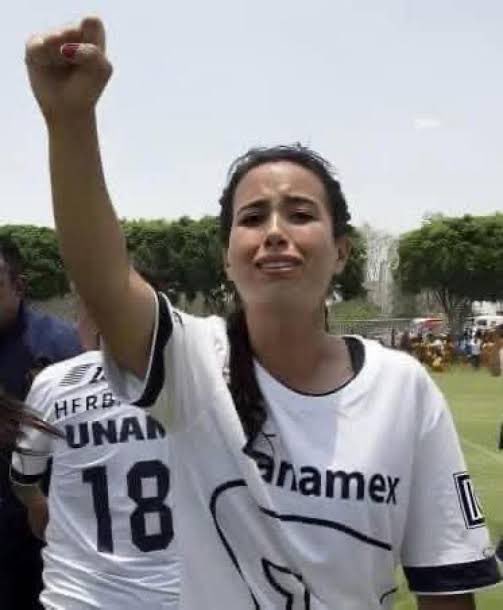 victor__ale__'s tweet photo. @futaztecapostin Y aquí todos 🤫
Katia Itzel acabando el partido en jugada clara de gol https://t.co/iEayvrTjmY