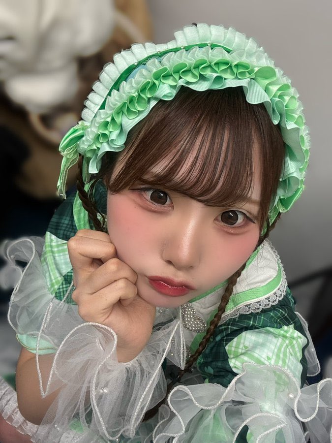 出遅れた〜( ；´Д｀)大スッキ💚新党緑担当ちろるちゃん かわいい