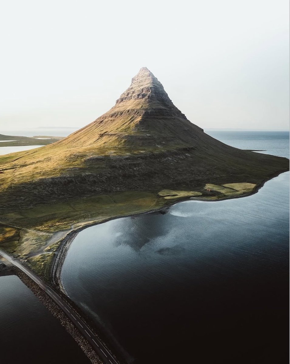 earthcurated's tweet image. Iceland’s Highlands feel almost otherworldly! 🇮🇸🏔️

This remote area has been sculpted by volcanic forces, featuring rugged lava fields, vibrant mountains, and sweeping, untouched landscapes. Photography by Luke Stackpoole