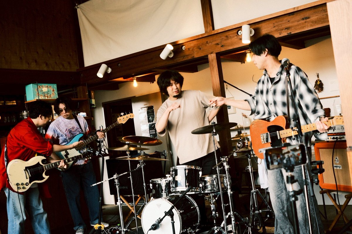 昨日はstudio bacoさん 15周年記念イベントでのライブ‼️
あらためて15周年おめでとうございます🎉
小林さんがいなければ、きっと音楽を辞めていただろうと思う瞬間が沢山ありました。
そんな自分が仲間達とバンドでお祝いに参加出来たことが、すごく嬉しい✨