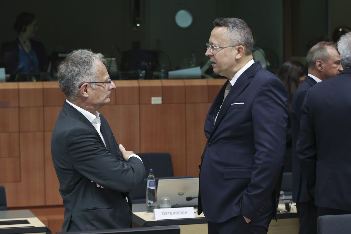SLOVAKIAinEU's tweet image. #EUROGROUP
EU finance ministers today discuss:

🏦 Banking union &amp;amp; cross-border consolidation
🌍 Economic impact of the Middle East crisis
📈 Boosting EU capital markets &amp;amp; business financing
💻 The future of digital finance

#Slovakia is represented by Minister Ladislav Kamenický