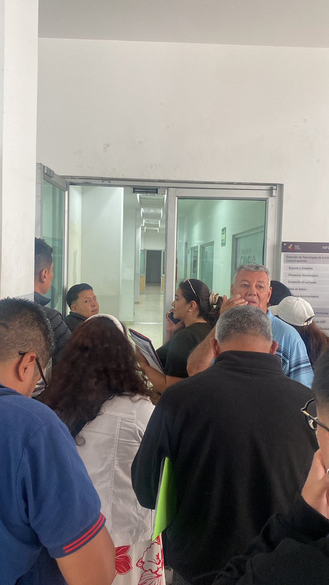 edufr88's tweet photo. @ANT_ECUADOR vamos intentando que nos atiendan 3 semanas para una simple respuesta de un oficio hay muchas personas con el mismo problema y no tenemos atención de nadie terrible @Presidencia_Ec @teleamazonasec @EcuavisaInforma https://t.co/8nOlpAmPYL