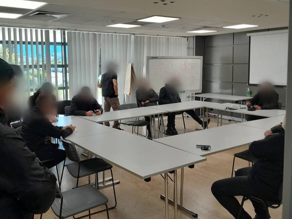 1/2
Παρέμβαση στα κεντρικά της Intracom Telecom στην Παιανία, έπειτα από καταγγελία εργαζομένου για υπέρογκα χρωστούμενα δεδουλευμένα

👉 Έπειτα από τη σημερινή μας παρέμβαση, ολόκληρο το ποσό των χρωστούμενων αποπληρώθηκε άμεσα στον εργαζόμενο.

Κείμενο 👇