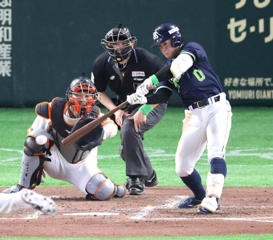 yakulpon's tweet photo. 【ヤクルト】並木秀尊が今季２度目のマルチ安打＆２得点「勝利に貢献できたのでよかったと思います」(スポーツ報知)

ヤクルト・並木秀尊外野手が今季２度目のマルチ安打を記録した。「９番・中堅」で先発。
https://t.co/Bzi4kFxlQy https://t.co/6j7WXd41CH