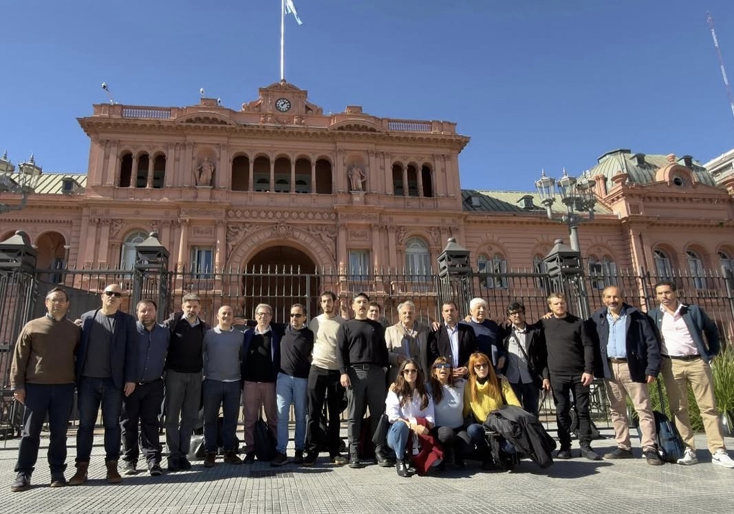 sipreba's tweet photo. 🔹Las y los acreditados volvieron a la Sala de Periodistas de Casa Rosada, su lugar natural de trabajo. Destacamos su labor y firmeza en el reclamo, y la solidaridad de todos los sectores que se pronunciaron en defensa de la libertad de expresión.🧵⤵️ https://t.co/GygFwY5oph