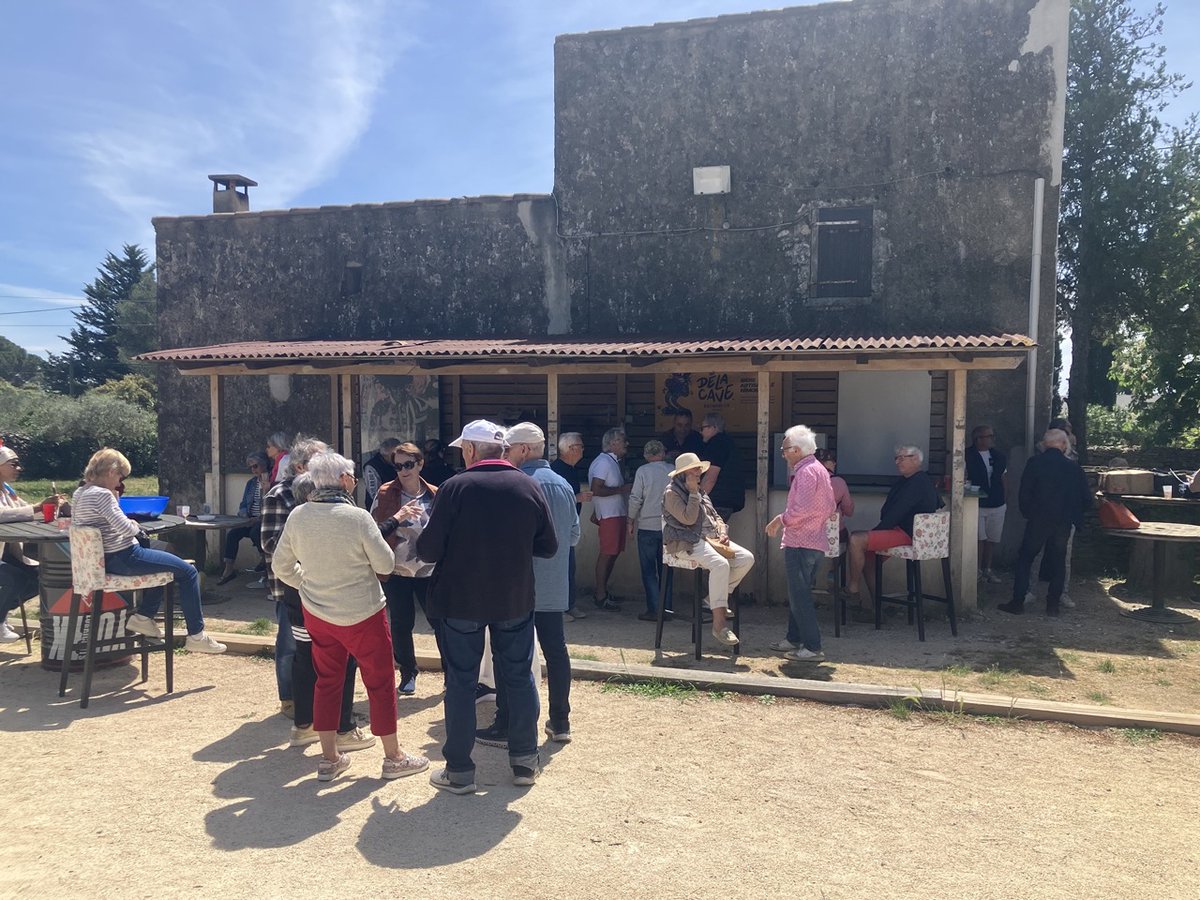 PromoliveGard's tweet photo. Promolive a alterné démonstrations de greffe ce week-end du 2 au 3 ami 2026.
2 mai  > Nîmes >Démonstration de greffe au Comité de quartier et Déjeuner des mouliniers à midi au Cheval de Clapas. 
3 mai  > Fête aux fleurs d’Aubussargues avec nos démonstrations de greffe. https://t.co/IjHWIeng15