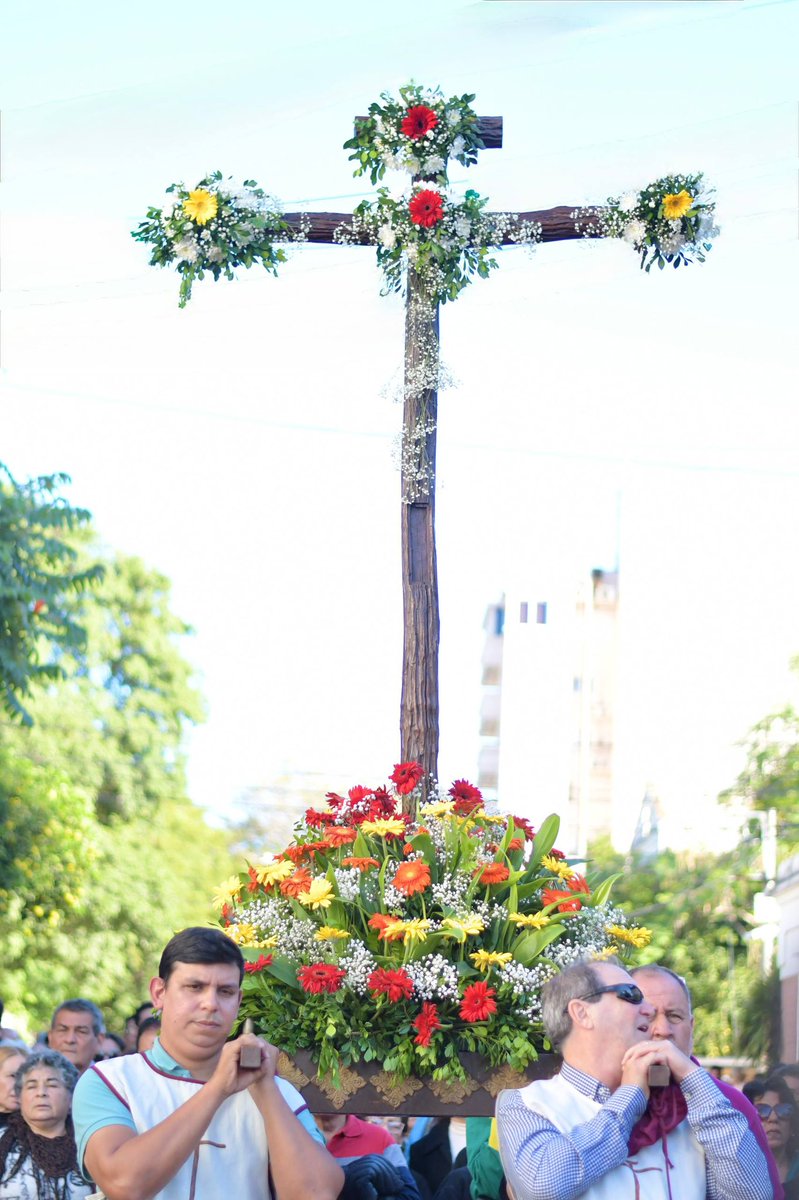 arielbaez's tweet photo. En el Día de la Cruz de los Milagros, Corrientes volvió a encontrarse para compartir fe, tradición y un lindo momento en familia.
En Plaza La Cruz vivimos la procesión, la misa y un cierre a pura alegría con el gran Festival de la Cruz.

Gracias a cada vecino por ser parte 🫂 Sigamos celebrando lo que nos une.