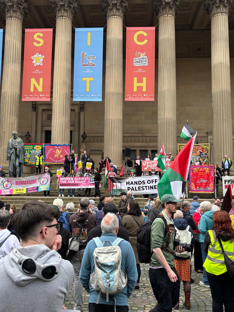 dodgson_sally's tweet image. Great May day march through #Liverpool today. Behold the zero police presence..... Now tell me how a genuine march for Peace is called a "Hate march"🤷‍♀️✊️✌️💞
#WAFR #SUTR #FREEPALESTİNE