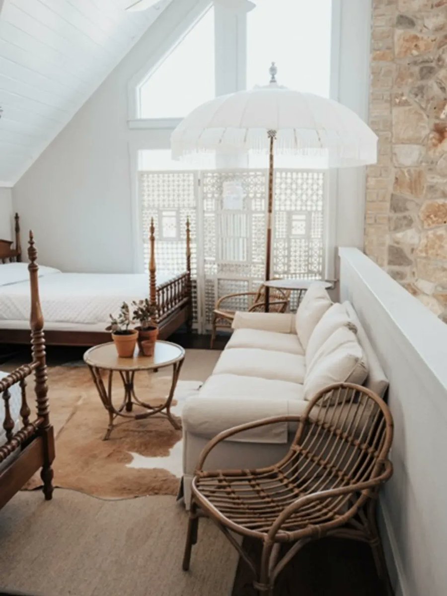 primadecorina's tweet image. A calm, light-filled retreat where nature sets the mood and every detail invites you to slow down.
 
📍 Entire home in Wimberley, Texas
🔗 Book your stay now — Click the link in our bio.

#LuxuryStay #retreat #airbnb