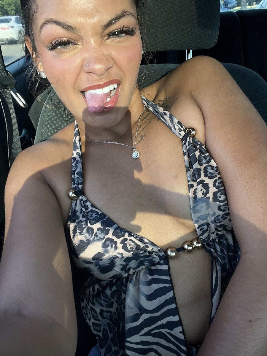 Prettyluxeee_'s tweet photo. It was such a beautiful Sunday! Swimsuits on and toes out😌

#toesout #prettyprincess https://t.co/d4gAe5OG1h