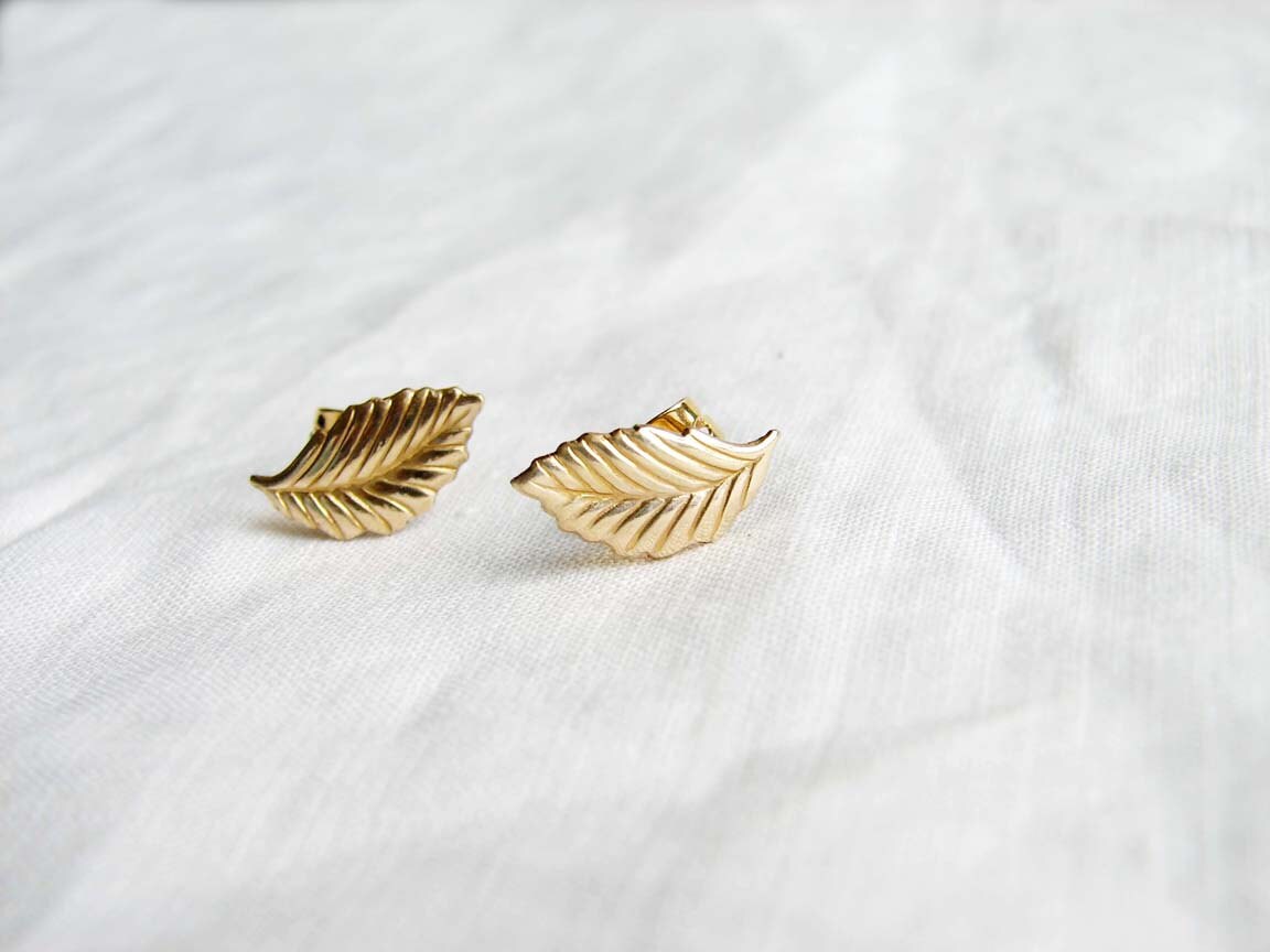 JewelryByMikako's tweet photo. Small Gold Leaf Earrings. Leaf Stud Earrings. Spring Fashion. Simple Modern Jewelry by PetitBlue https://t.co/4RIvFDs5yI  #TtTeam https://t.co/C7iVnvWMqE