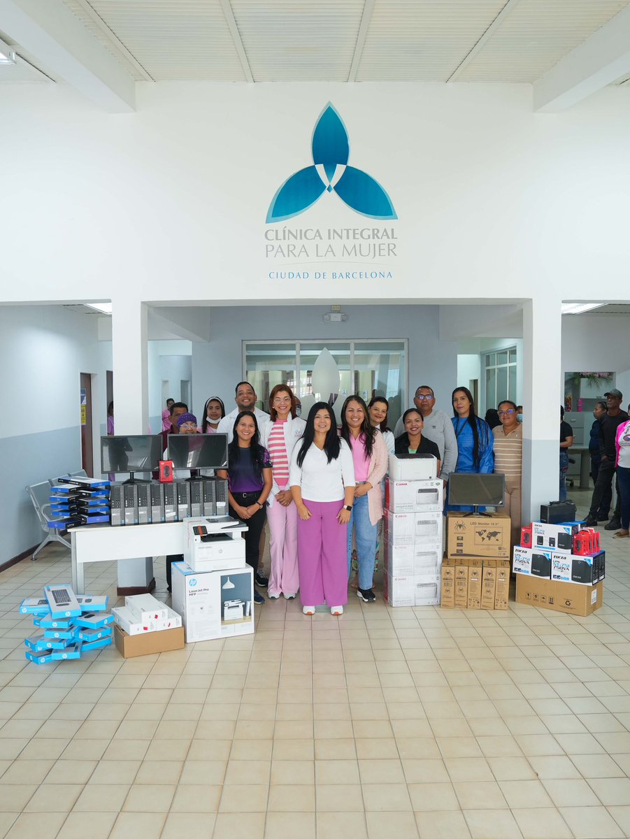 Alcaldiabna's tweet photo. 💜La alcaldesa del municipio Simón Bolívar, Sugey Herrera (@sugeyherrera), entregó equipos médicos, tecnológicos y de climatización para reforzar el sistema de salud que se ofrece en las cinco clínicas municipales.👩🏻‍⚕️🩺 https://t.co/wcCO3CmANm