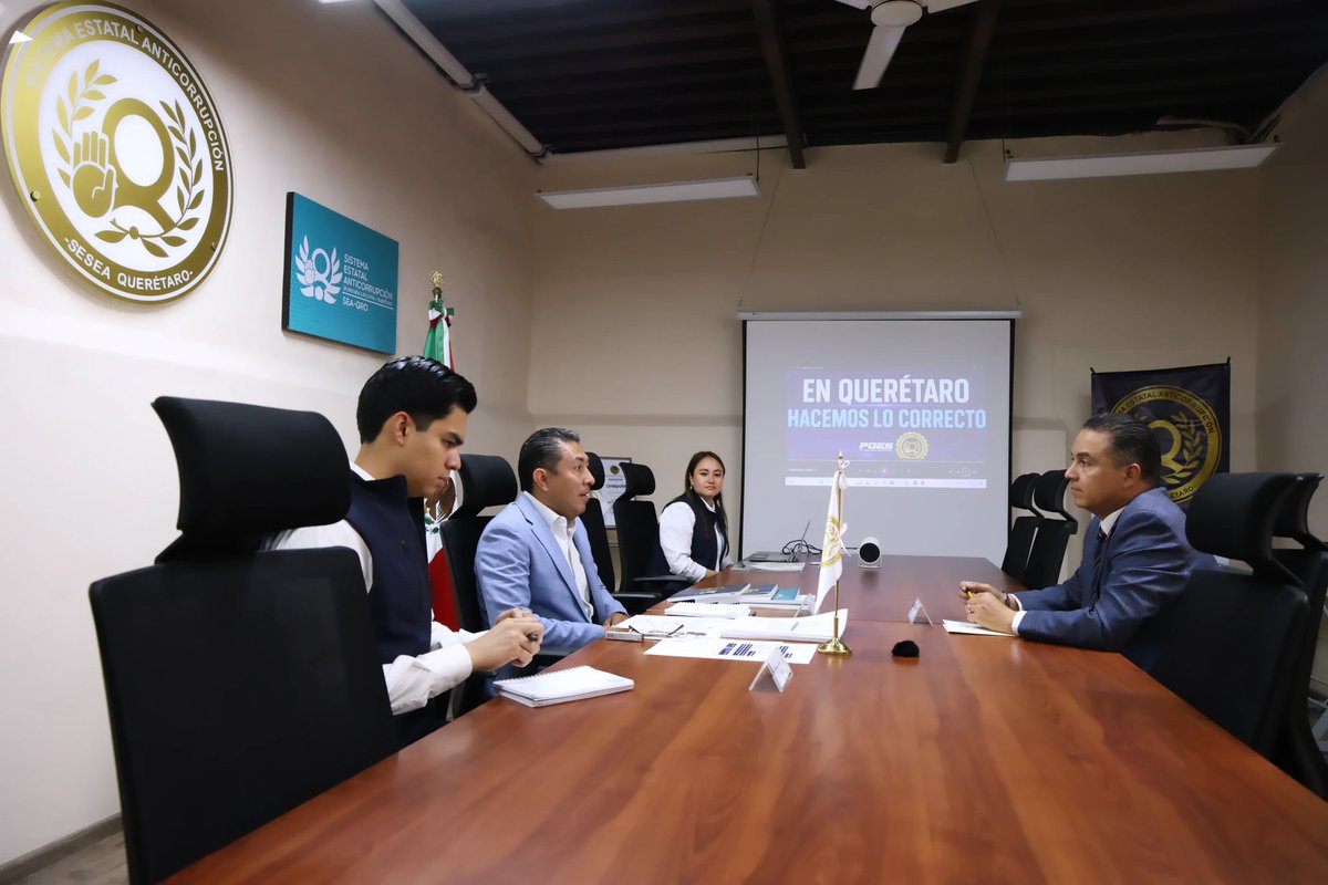 SEGOB_Queretaro's tweet photo. El secretario de Gobierno, @Eric_gudino se reunió con el secretario Técnico de la Secretaría Ejecutiva del Sistema Estatal Anticorrupción, Jorge Sánchez Martínez, quien le dió a conocer las acciones que realiza este Sistema, como establecer los principios, bases generales y políticas públicas para la coordinación entre las autoridades estatales y municipales en la prevención, detección y sanción de faltas administrativas y hechos de corrupción, así como en la fiscalización y control de recursos públicos. 

#AquíContigo