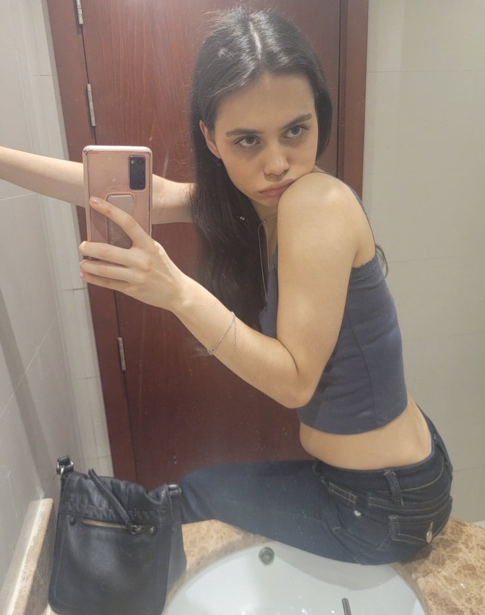 adriana arina tweet media