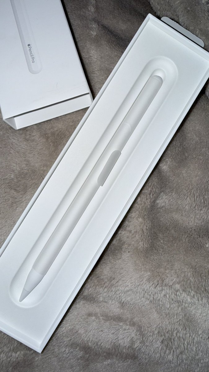 Renjun_11's tweet photo. ส่งต่อApple Pencil pro kaa
พอดีเราซื้อมาผิดรุ่นค่ะยังไม่ได้ใช้งานค่ะ 
2700.-
#ส่งต่อapplepencil #ส่งต่อapple #ส่งต่อปากกาไอแพด #ส่งต่อappleมือสอง
#applepencilมือสอง https://t.co/zXhlOyLZOv