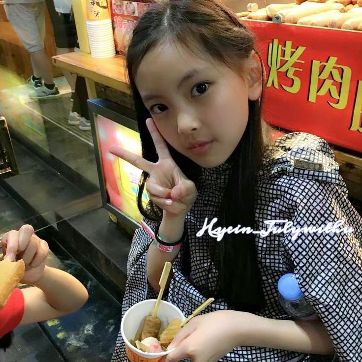 amorrmanet's tweet photo. 오늘은 어린이날 혜인이 세상 ´͈ ᵕ `͈ ♡ https://t.co/SbbD5sYiww