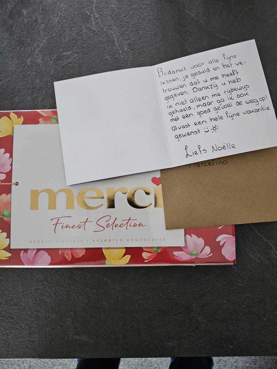 RijschoolJance's tweet photo. Kom je net thuis ligt dit in de brievenbus. Wat lekkers en een kaart met een lieve tekst erop van Noelle Stap die vorige week geslaagd was voor haar autorijbewijs. Dank je wel Noelle. Ben heel blij met de lieve woorden. Doet mij goed. https://t.co/zn8f30g1fb