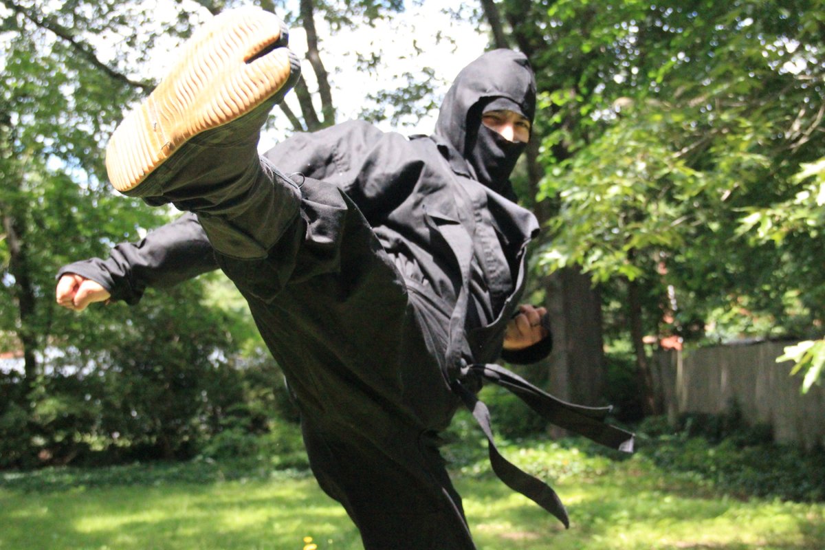 MexiNinjaBoi's tweet photo. Me, at 24, Throwing my most Favored kick in ALL Martial Arts; Flying Roundhouse Kick (Pic 6 of 8) 
-
 #ninja #Martialarts #kungfu #tabi #tabiboots #blackninja #kick #Flyingkick #Flyingroundhousekick #kicks #mexicano https://t.co/u0kfaVz10W